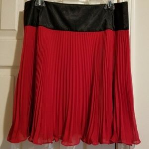 THE LIMITED WOMENS SIZE MEDIUM M RED BLACK SWING